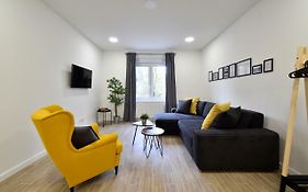 Fishnjak Apartments